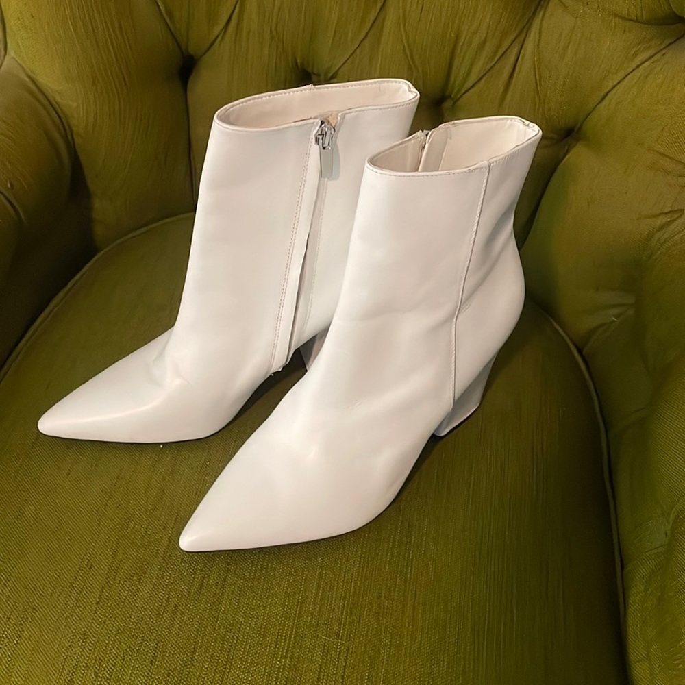 Nine West white leather booties 8.5